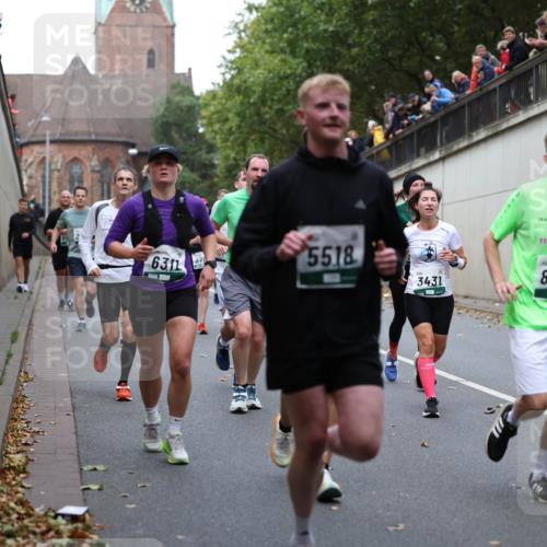 05.10.2025 - 20. swb-Marathon Bremen Michael Strokosch http://msf.ph/oto/9222562 05.10.2025 13:01:15 Laufen 5518, 6311, 11, 3431, 8288 meine-sportfotos.de