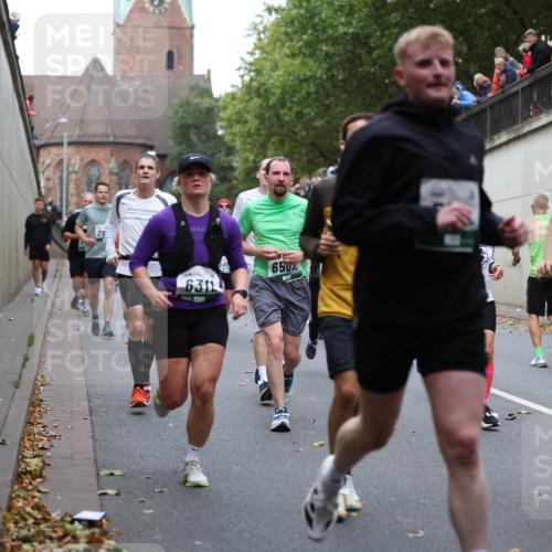 05.10.2025 - 20. swb-Marathon Bremen Michael Strokosch http://msf.ph/oto/9222563 05.10.2025 13:01:15 Laufen 29, 6331, 65, 11, 8288 meine-sportfotos.de