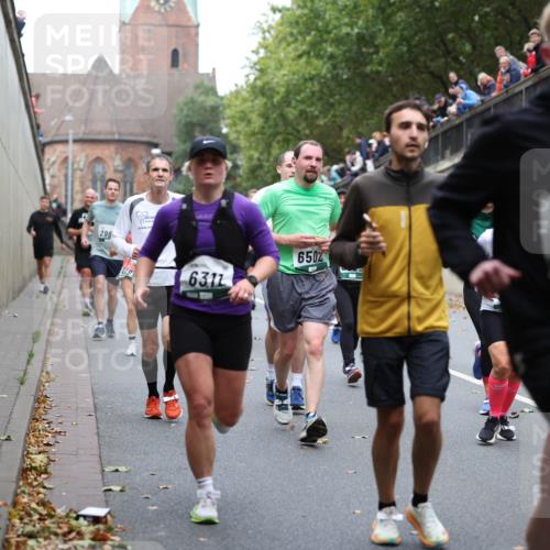 05.10.2025 - 20. swb-Marathon Bremen Michael Strokosch http://msf.ph/oto/9222564 05.10.2025 13:01:15 Laufen 296, 6311, 5518, 6502 meine-sportfotos.de