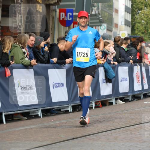 05.10.2025 - 20. swb-Marathon Bremen Strokosch-Dieckow http://msf.ph/oto/9222568 05.10.2025 10:42:29 Ziel 10208, 11725 meine-sportfotos.de
