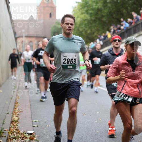 05.10.2025 - 20. swb-Marathon Bremen Michael Strokosch http://msf.ph/oto/9222577 05.10.2025 13:01:20 Laufen 2969, 2781 meine-sportfotos.de
