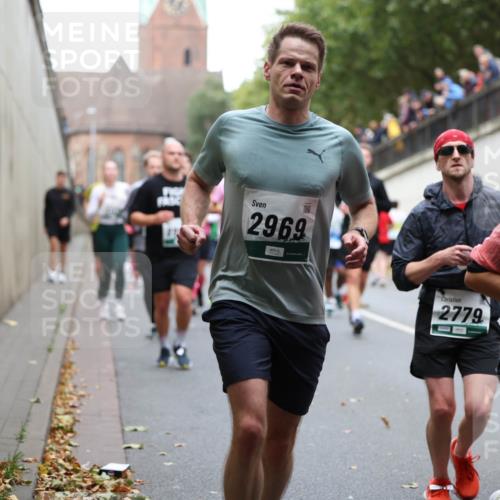 05.10.2025 - 20. swb-Marathon Bremen Michael Strokosch http://msf.ph/oto/9222578 05.10.2025 13:01:20 Laufen 2969, 2779, 2781, 04144 meine-sportfotos.de