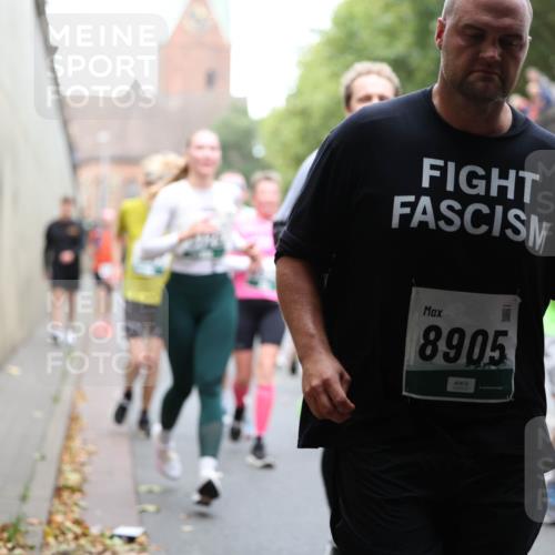 05.10.2025 - 20. swb-Marathon Bremen Michael Strokosch http://msf.ph/oto/9222589 05.10.2025 13:01:23 Laufen 8905 meine-sportfotos.de
