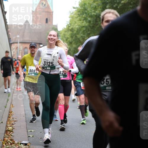05.10.2025 - 20. swb-Marathon Bremen Michael Strokosch http://msf.ph/oto/9222590 05.10.2025 13:01:23 Laufen 908, 3125, 62, 35, 8905 meine-sportfotos.de