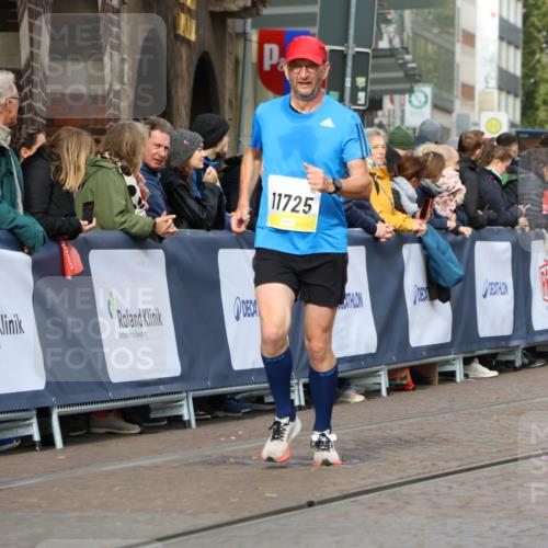 05.10.2025 - 20. swb-Marathon Bremen Strokosch-Dieckow http://msf.ph/oto/9222593 05.10.2025 10:42:30 Ziel 11725 meine-sportfotos.de
