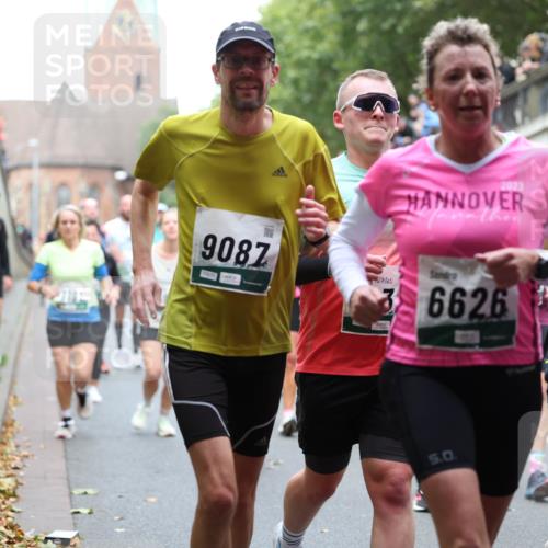 05.10.2025 - 20. swb-Marathon Bremen Michael Strokosch http://msf.ph/oto/9222595 05.10.2025 13:01:25 Laufen 9087, 6626, 1333 meine-sportfotos.de