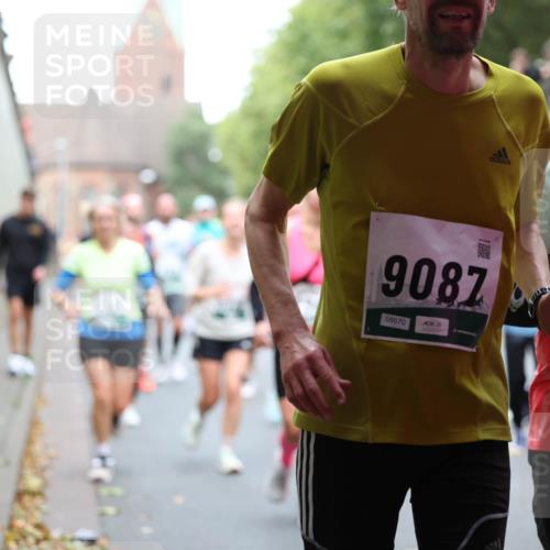 05.10.2025 - 20. swb-Marathon Bremen Michael Strokosch http://msf.ph/oto/9222597 05.10.2025 13:01:26 Laufen 9087, 08670, 08731, 125 meine-sportfotos.de