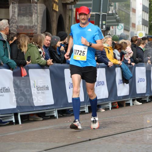 05.10.2025 - 20. swb-Marathon Bremen Strokosch-Dieckow http://msf.ph/oto/9222600 05.10.2025 10:42:30 Ziel 11725 meine-sportfotos.de