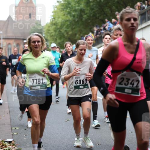 05.10.2025 - 20. swb-Marathon Bremen Michael Strokosch http://msf.ph/oto/9222601 05.10.2025 13:01:27 Laufen 7191, 6980, 2342, 2770 meine-sportfotos.de
