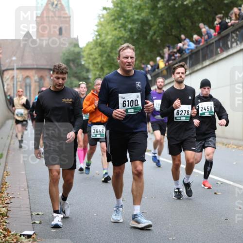 05.10.2025 - 20. swb-Marathon Bremen Michael Strokosch http://msf.ph/oto/9222617 05.10.2025 13:01:31 Laufen 3648, 6100, 38, 2450, 6278 meine-sportfotos.de
