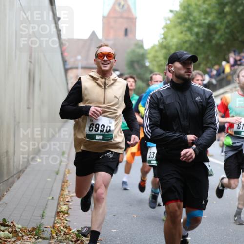 05.10.2025 - 20. swb-Marathon Bremen Michael Strokosch http://msf.ph/oto/9222623 05.10.2025 13:01:36 Laufen 6990, 23, 6128 meine-sportfotos.de