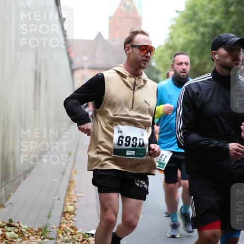 05.10.2025 - 20. swb-Marathon Bremen Michael Strokosch http://msf.ph/oto/9222625 05.10.2025 13:01:37 Laufen 6990, 61, 128 meine-sportfotos.de