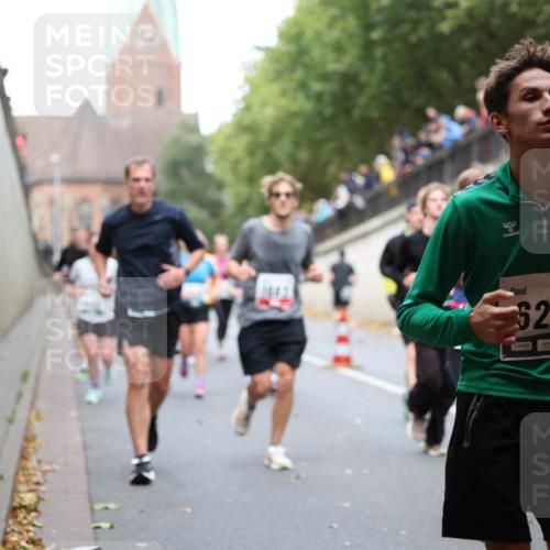 05.10.2025 - 20. swb-Marathon Bremen Michael Strokosch http://msf.ph/oto/9222634 05.10.2025 13:01:39 Laufen 6271, 09408 meine-sportfotos.de