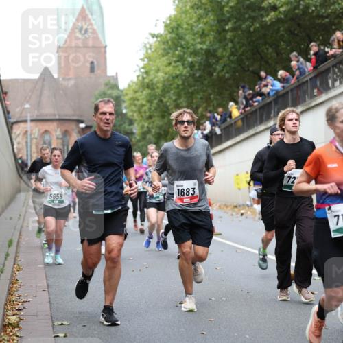 05.10.2025 - 20. swb-Marathon Bremen Michael Strokosch http://msf.ph/oto/9222636 05.10.2025 13:01:39 Laufen 5658, 1683, 72, 7142 meine-sportfotos.de