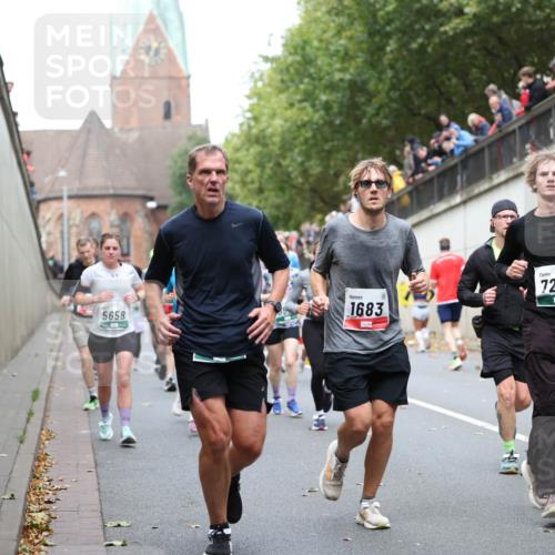 05.10.2025 - 20. swb-Marathon Bremen Michael Strokosch http://msf.ph/oto/9222637 05.10.2025 13:01:40 Laufen 5658, 1683, 7282, 7142 meine-sportfotos.de