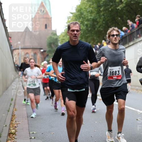 05.10.2025 - 20. swb-Marathon Bremen Michael Strokosch http://msf.ph/oto/9222640 05.10.2025 13:01:40 Laufen 5658, 1683, 728 meine-sportfotos.de