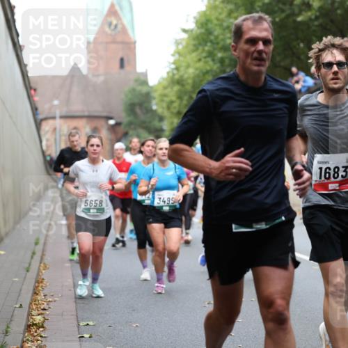 05.10.2025 - 20. swb-Marathon Bremen Michael Strokosch http://msf.ph/oto/9222641 05.10.2025 13:01:41 Laufen 5658, 3499, 1683 meine-sportfotos.de