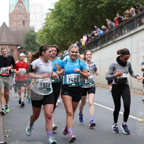 05.10.2025 - 20. swb-Marathon Bremen Michael Strokosch http://msf.ph/oto/9222643 05.10.2025 13:01:42 Laufen 4836, 2182, 5658, 3499, 3501 meine-sportfotos.de