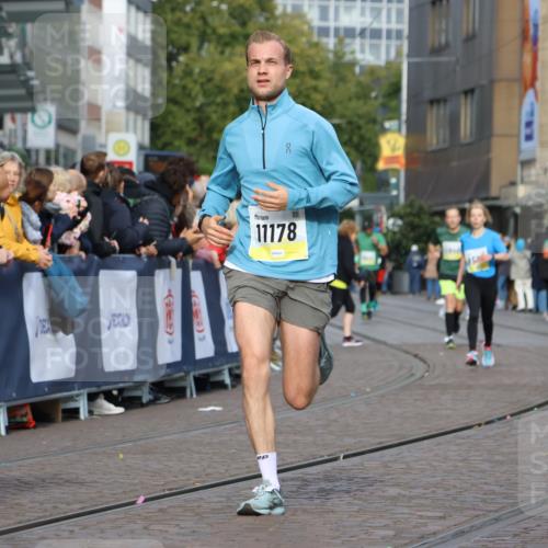 05.10.2025 - 20. swb-Marathon Bremen Strokosch-Dieckow http://msf.ph/oto/9222650 05.10.2025 10:42:39 Ziel 10592, 11178 meine-sportfotos.de