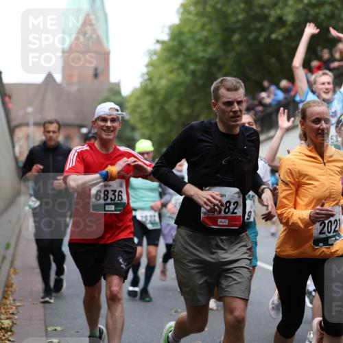 05.10.2025 - 20. swb-Marathon Bremen Michael Strokosch http://msf.ph/oto/9222651 05.10.2025 13:01:45 Laufen 6836, 82, 202, 69, 9098 meine-sportfotos.de