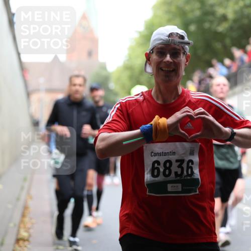 05.10.2025 - 20. swb-Marathon Bremen Michael Strokosch http://msf.ph/oto/9222656 05.10.2025 13:01:46 Laufen 6836, 21 meine-sportfotos.de
