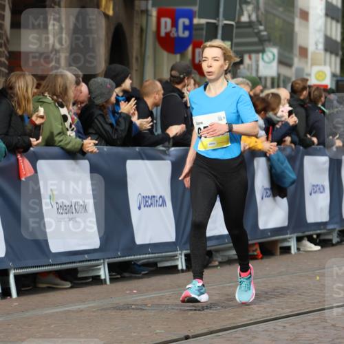 05.10.2025 - 20. swb-Marathon Bremen Strokosch-Dieckow http://msf.ph/oto/9222660 05.10.2025 10:42:47 Ziel 9524, 11640 meine-sportfotos.de