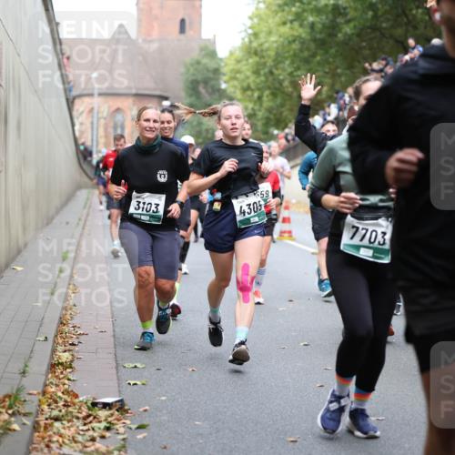 05.10.2025 - 20. swb-Marathon Bremen Michael Strokosch http://msf.ph/oto/9222665 05.10.2025 13:01:51 Laufen 3103, 4305, 59, 7703, 233 meine-sportfotos.de