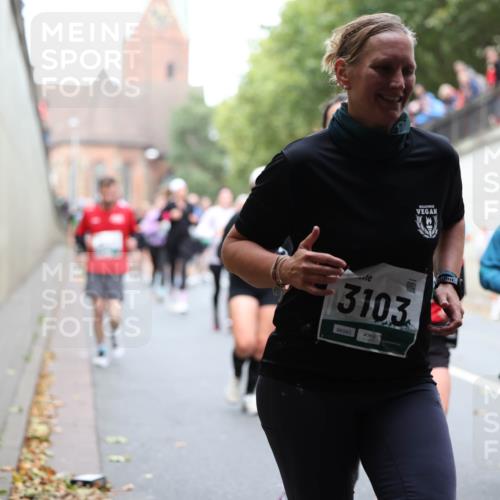 05.10.2025 - 20. swb-Marathon Bremen Michael Strokosch http://msf.ph/oto/9222674 05.10.2025 13:01:54 Laufen 3103, 96980, 3989 meine-sportfotos.de