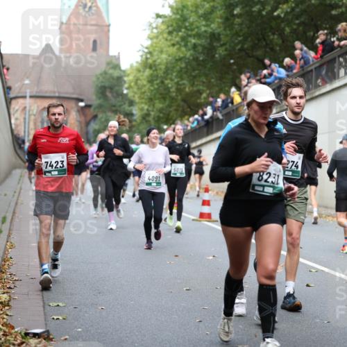 05.10.2025 - 20. swb-Marathon Bremen Michael Strokosch http://msf.ph/oto/9222677 05.10.2025 13:01:55 Laufen 7423, 4091, 5015, 8231, 274 meine-sportfotos.de