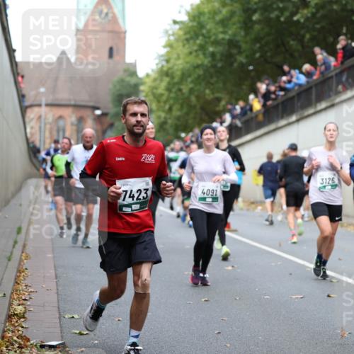 05.10.2025 - 20. swb-Marathon Bremen Michael Strokosch http://msf.ph/oto/9222682 05.10.2025 13:01:56 Laufen 5186, 7423, 4091, 3126 meine-sportfotos.de