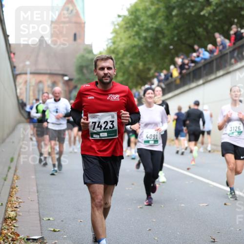 05.10.2025 - 20. swb-Marathon Bremen Michael Strokosch http://msf.ph/oto/9222683 05.10.2025 13:01:56 Laufen 7423, 3126, 4091 meine-sportfotos.de