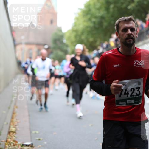 05.10.2025 - 20. swb-Marathon Bremen Michael Strokosch http://msf.ph/oto/9222686 05.10.2025 13:01:57 Laufen 1423, 08228 meine-sportfotos.de