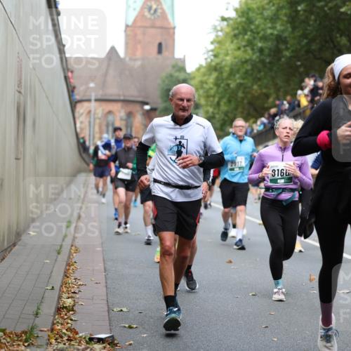 05.10.2025 - 20. swb-Marathon Bremen Michael Strokosch http://msf.ph/oto/9222693 05.10.2025 13:01:59 Laufen 3166 meine-sportfotos.de
