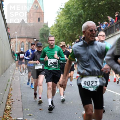 05.10.2025 - 20. swb-Marathon Bremen Michael Strokosch http://msf.ph/oto/9222701 05.10.2025 13:02:02 Laufen 3496, 9023 meine-sportfotos.de