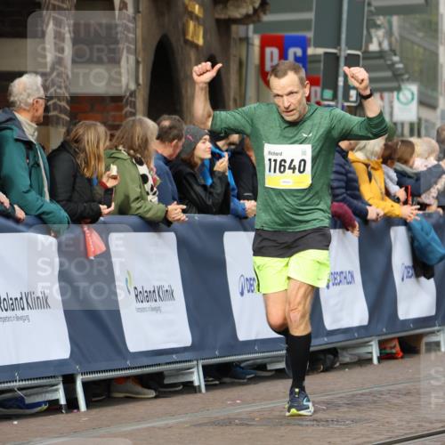 05.10.2025 - 20. swb-Marathon Bremen Strokosch-Dieckow http://msf.ph/oto/9222702 05.10.2025 10:42:50 Ziel 9524, 10624, 11640 meine-sportfotos.de