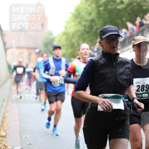 05.10.2025 - 20. swb-Marathon Bremen Michael Strokosch http://msf.ph/oto/9222708 05.10.2025 13:02:04 Laufen 2897, 07815 meine-sportfotos.de
