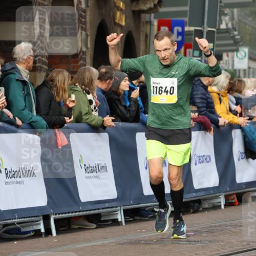 05.10.2025 - 20. swb-Marathon Bremen Strokosch-Dieckow http://msf.ph/oto/9222709 05.10.2025 10:42:50 Ziel 9524, 10624, 11640 meine-sportfotos.de