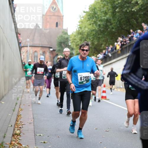 05.10.2025 - 20. swb-Marathon Bremen Michael Strokosch http://msf.ph/oto/9222715 05.10.2025 13:02:06 Laufen 355, 312, 46, 5, 6751, 6892 meine-sportfotos.de