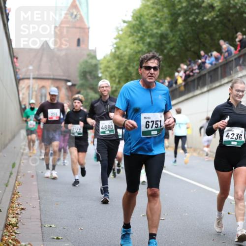 05.10.2025 - 20. swb-Marathon Bremen Michael Strokosch http://msf.ph/oto/9222717 05.10.2025 13:02:07 Laufen 355, 3123, 4680, 6751, 4236 meine-sportfotos.de