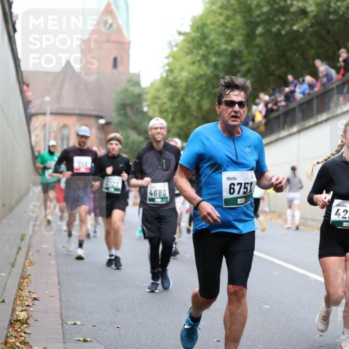 05.10.2025 - 20. swb-Marathon Bremen Michael Strokosch http://msf.ph/oto/9222718 05.10.2025 13:02:07 Laufen 3123, 4680, 6751, 4236 meine-sportfotos.de