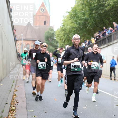 05.10.2025 - 20. swb-Marathon Bremen Michael Strokosch http://msf.ph/oto/9222723 05.10.2025 13:02:08 Laufen 3123, 73, 4680, 2335 meine-sportfotos.de