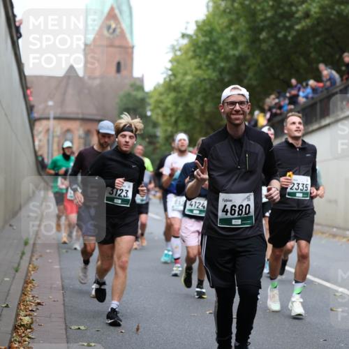 05.10.2025 - 20. swb-Marathon Bremen Michael Strokosch http://msf.ph/oto/9222725 05.10.2025 13:02:08 Laufen 3123, 45, 4124, 4680, 2335 meine-sportfotos.de