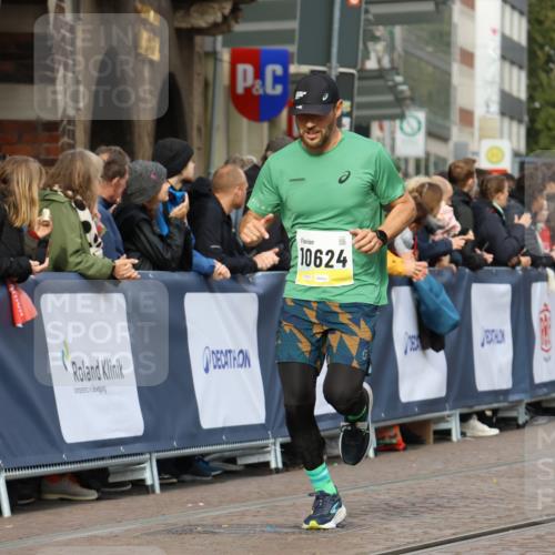05.10.2025 - 20. swb-Marathon Bremen Strokosch-Dieckow http://msf.ph/oto/9222727 05.10.2025 10:42:54 Ziel 10045, 10624, 11640 meine-sportfotos.de