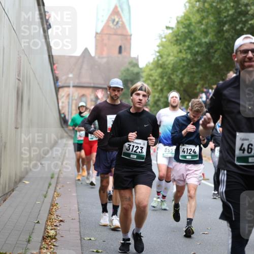 05.10.2025 - 20. swb-Marathon Bremen Michael Strokosch http://msf.ph/oto/9222728 05.10.2025 13:02:09 Laufen 3123, 8551, 4124, 4680, 2335 meine-sportfotos.de