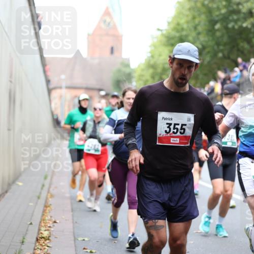 05.10.2025 - 20. swb-Marathon Bremen Michael Strokosch http://msf.ph/oto/9222734 05.10.2025 13:02:11 Laufen 355, 3, 8551 meine-sportfotos.de