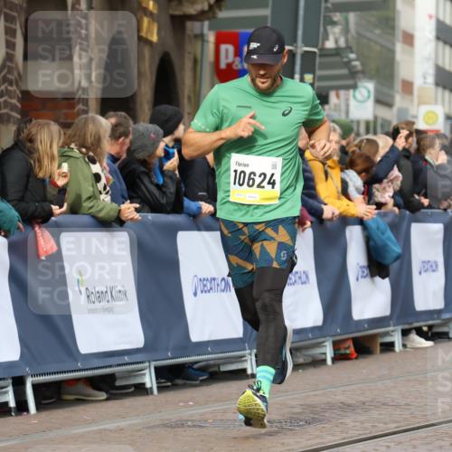 05.10.2025 - 20. swb-Marathon Bremen Strokosch-Dieckow http://msf.ph/oto/9222744 05.10.2025 10:42:55 Ziel 10045, 10624, 11640 meine-sportfotos.de