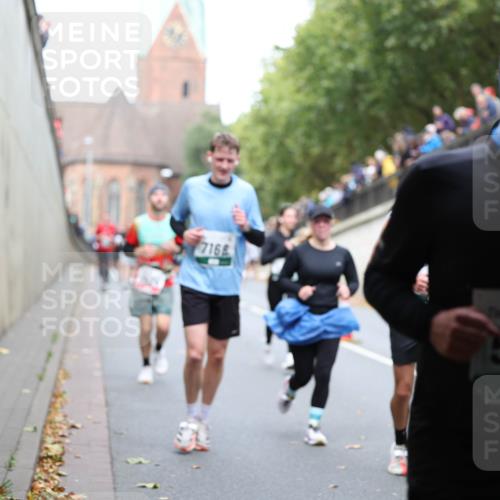 05.10.2025 - 20. swb-Marathon Bremen Michael Strokosch http://msf.ph/oto/9222748 05.10.2025 13:02:16 Laufen 7168, 5071 meine-sportfotos.de