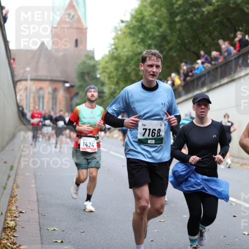 05.10.2025 - 20. swb-Marathon Bremen Michael Strokosch http://msf.ph/oto/9222752 05.10.2025 13:02:17 Laufen 1424, 7168, 9061 meine-sportfotos.de