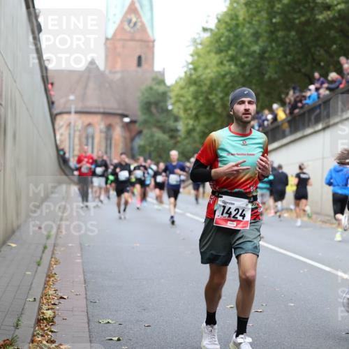 05.10.2025 - 20. swb-Marathon Bremen Michael Strokosch http://msf.ph/oto/9222756 05.10.2025 13:02:18 Laufen 20, 1424, 6964 meine-sportfotos.de
