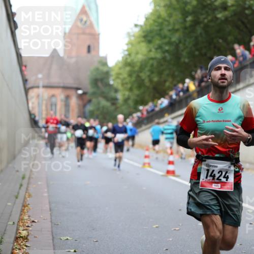 05.10.2025 - 20. swb-Marathon Bremen Michael Strokosch http://msf.ph/oto/9222759 05.10.2025 13:02:18 Laufen 20, 1424 meine-sportfotos.de